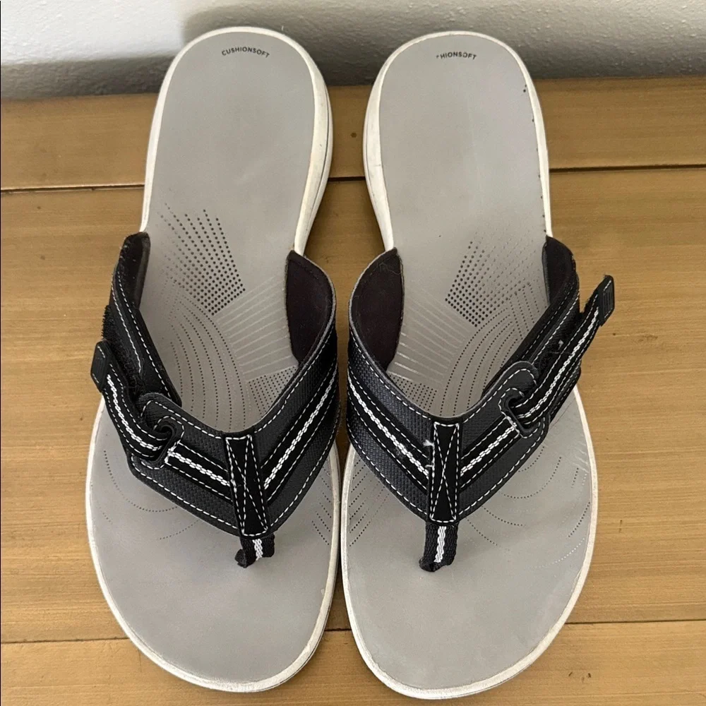 Clarks Cushion Soft Men's Black and Gray Thong Flip-Flops